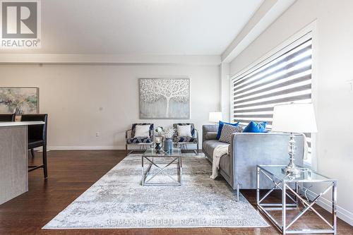 25 Greenwich Avenue, Hamilton, ON - Indoor Photo Showing Living Room