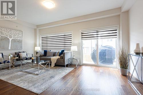 25 Greenwich Avenue, Hamilton, ON - Indoor Photo Showing Living Room