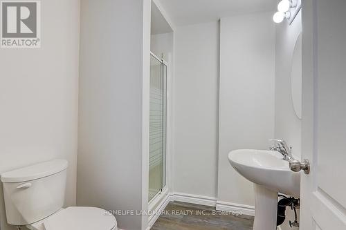 22 Taos Court, Richmond Hill, ON - Indoor Photo Showing Bathroom