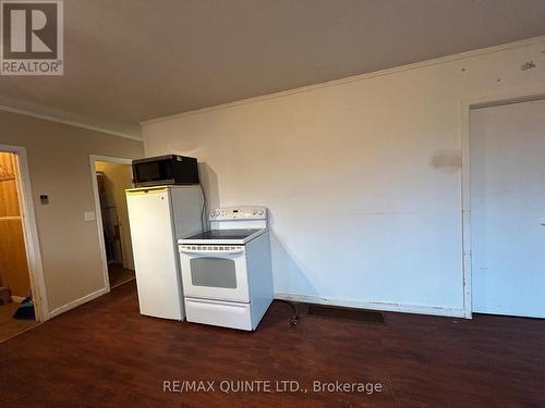 30 Hollen Street, Quinte West, ON - Indoor Photo Showing Kitchen