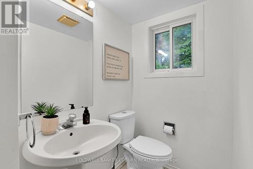 6089 Des Treflieres Gardens, Ottawa, ON - Indoor Photo Showing Bathroom