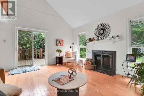 6089 Des Treflieres Gardens, Ottawa, ON - Indoor Photo Showing Living Room With Fireplace