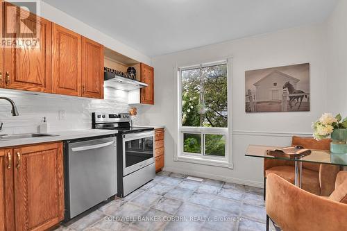 6089 Des Treflieres Gardens, Ottawa, ON - Indoor Photo Showing Kitchen