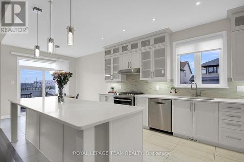 300 Rosina Way, Ottawa, ON - Indoor Photo Showing Kitchen With Upgraded Kitchen