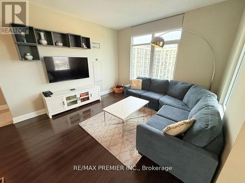 811 - 24 Woodstream Boulevard, Vaughan, ON - Indoor Photo Showing Living Room