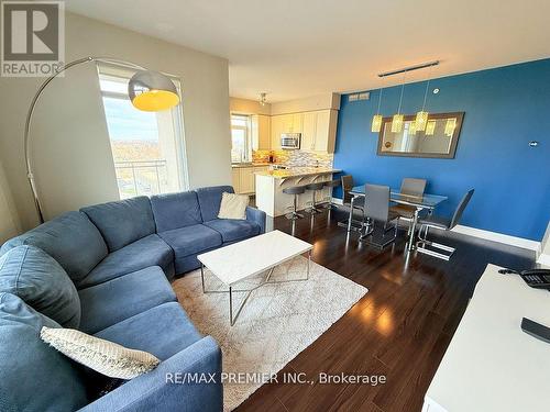 811 - 24 Woodstream Boulevard, Vaughan, ON - Indoor Photo Showing Living Room