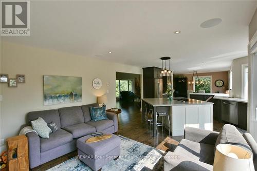 159 Indian Circle, Blue Mountains, ON - Indoor Photo Showing Living Room