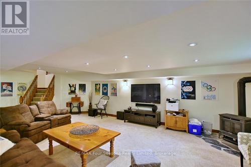 159 Indian Circle, Blue Mountains, ON - Indoor Photo Showing Living Room