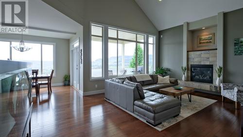 3087 Sageview Road, West Kelowna, BC - Indoor Photo Showing Living Room With Fireplace