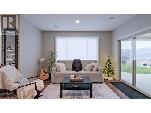 3087 Sageview Road, West Kelowna, BC - Indoor Photo Showing Living Room