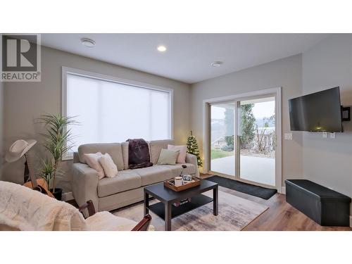 3087 Sageview Road, West Kelowna, BC - Indoor Photo Showing Living Room