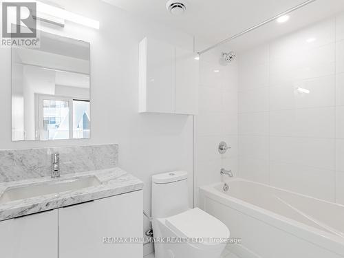 1530 - 230 Simcoe Street, Toronto, ON - Indoor Photo Showing Bathroom