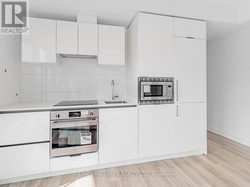 1530 - 230 Simcoe Street, Toronto, ON - Indoor Photo Showing Kitchen