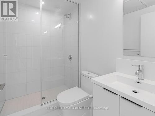 1530 - 230 Simcoe Street, Toronto, ON - Indoor Photo Showing Bathroom