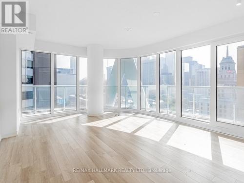 1530 - 230 Simcoe Street, Toronto, ON - Indoor Photo Showing Other Room