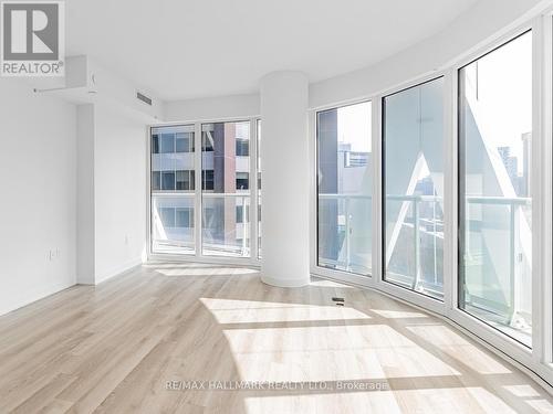 1530 - 230 Simcoe Street, Toronto, ON - Indoor Photo Showing Other Room