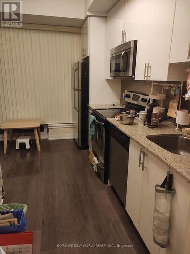 611 - 225 Sackville Street, Toronto, ON - Indoor Photo Showing Kitchen