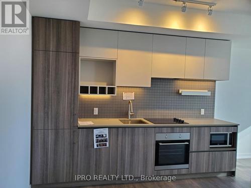 4111 - 5 Buttermill Avenue, Vaughan, ON - Indoor Photo Showing Kitchen