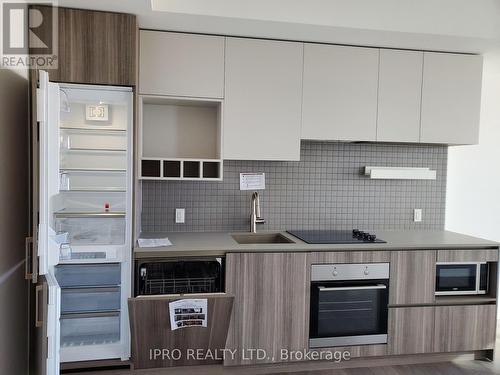 4111 - 5 Buttermill Avenue, Vaughan, ON - Indoor Photo Showing Kitchen