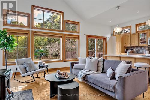 66 Auburn Street, Peterborough (Ashburnham), ON - Indoor Photo Showing Living Room