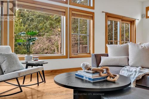 66 Auburn Street, Peterborough (Ashburnham), ON - Indoor Photo Showing Living Room