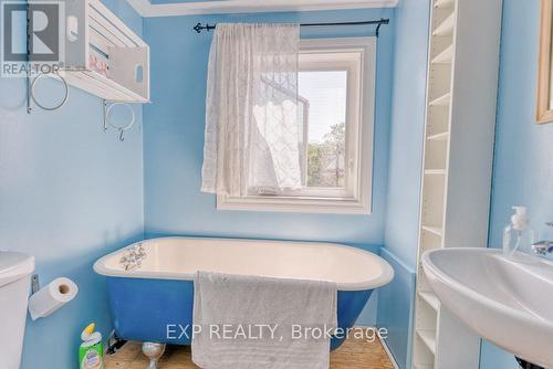 512 Mcleod Street, Ottawa, ON - Indoor Photo Showing Bathroom