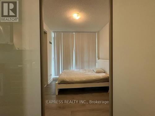 912 Br2 - 770 Bay Street, Toronto, ON - Indoor Photo Showing Bedroom