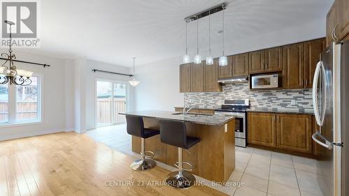 76 Wimbledon Court, Whitby, ON - Indoor Photo Showing Kitchen With Upgraded Kitchen