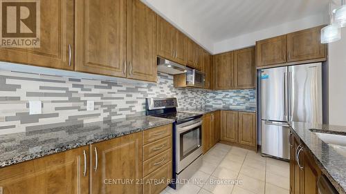 76 Wimbledon Court, Whitby, ON - Indoor Photo Showing Kitchen With Upgraded Kitchen