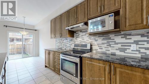 76 Wimbledon Court, Whitby, ON - Indoor Photo Showing Kitchen