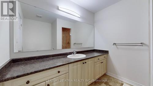 76 Wimbledon Court, Whitby, ON - Indoor Photo Showing Bathroom