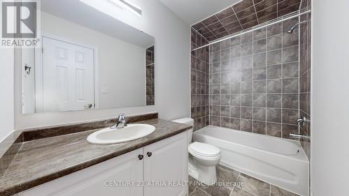 76 Wimbledon Court, Whitby, ON - Indoor Photo Showing Bathroom