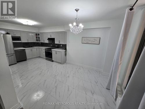 107 - 1701 Mccowan Road, Toronto, ON - Indoor Photo Showing Kitchen