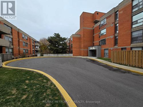 107 - 1701 Mccowan Road, Toronto, ON - Outdoor