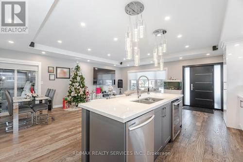 377 Bartley Bull Parkway, Brampton, ON - Indoor Photo Showing Kitchen With Double Sink With Upgraded Kitchen