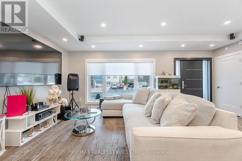 377 Bartley Bull Parkway, Brampton, ON - Indoor Photo Showing Living Room