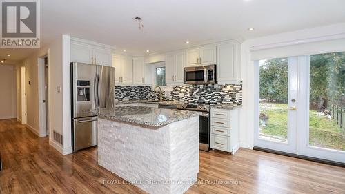 2427 Wallace Avenue, Innisfil, ON - Indoor Photo Showing Kitchen With Upgraded Kitchen