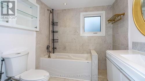 2427 Wallace Avenue, Innisfil, ON - Indoor Photo Showing Bathroom