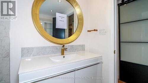 2427 Wallace Avenue, Innisfil, ON - Indoor Photo Showing Bathroom