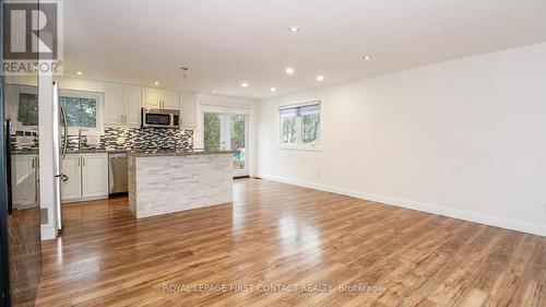 2427 Wallace Avenue, Innisfil, ON - Indoor Photo Showing Kitchen