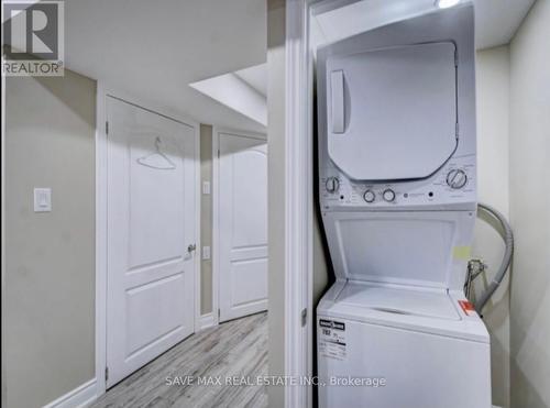 537 Edenbrook Hill Drive W, Brampton, ON - Indoor Photo Showing Laundry Room