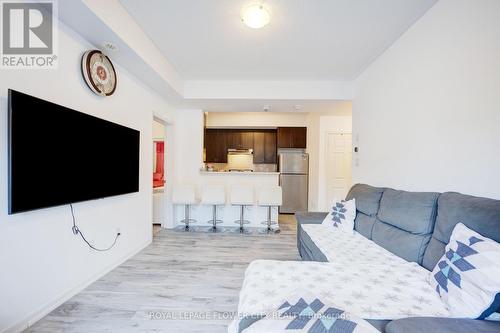 171 - 250 Sunny Meadow Boulevard, Brampton, ON - Indoor Photo Showing Living Room