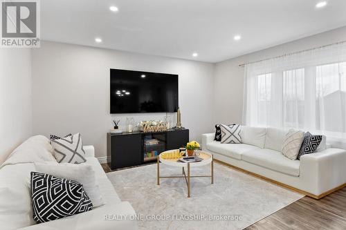 1176 Kamloops Street, Windsor, ON - Indoor Photo Showing Living Room