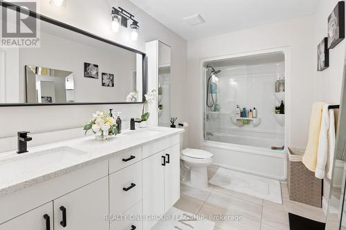 1176 Kamloops Street, Windsor, ON - Indoor Photo Showing Bathroom