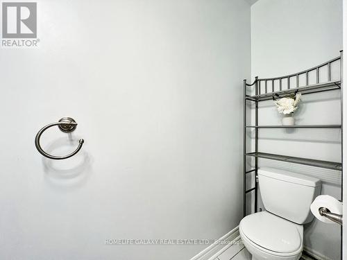 8E Hycrest Avenue, Toronto, ON - Indoor Photo Showing Bathroom