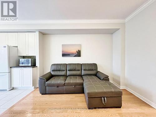 8E Hycrest Avenue, Toronto, ON - Indoor Photo Showing Living Room