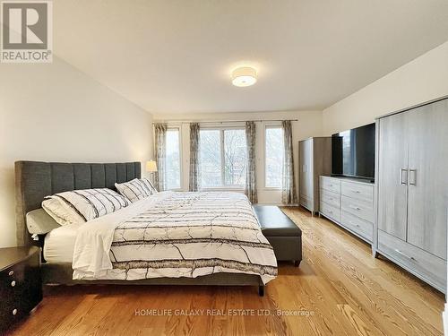 8E Hycrest Avenue, Toronto, ON - Indoor Photo Showing Bedroom