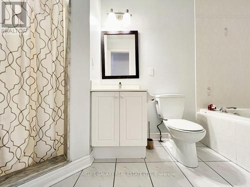 8E Hycrest Avenue, Toronto, ON - Indoor Photo Showing Bathroom