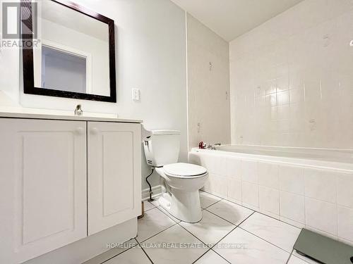 8E Hycrest Avenue, Toronto, ON - Indoor Photo Showing Bathroom