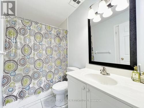 8E Hycrest Avenue, Toronto, ON - Indoor Photo Showing Bathroom